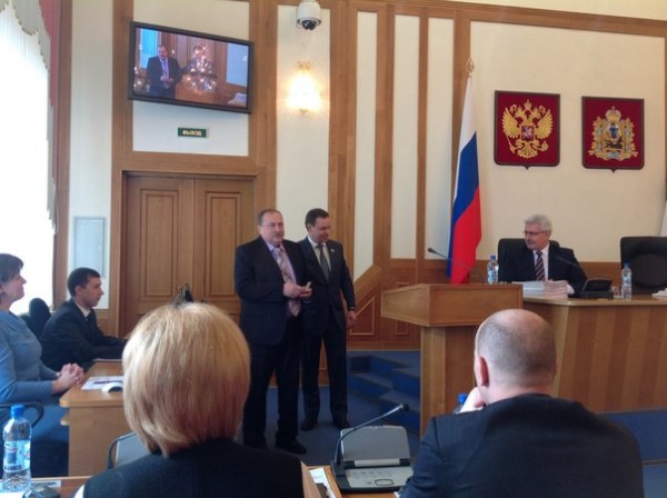 Виктор Сохин выступает на сессии Архангельского областного Собрания депутатов 